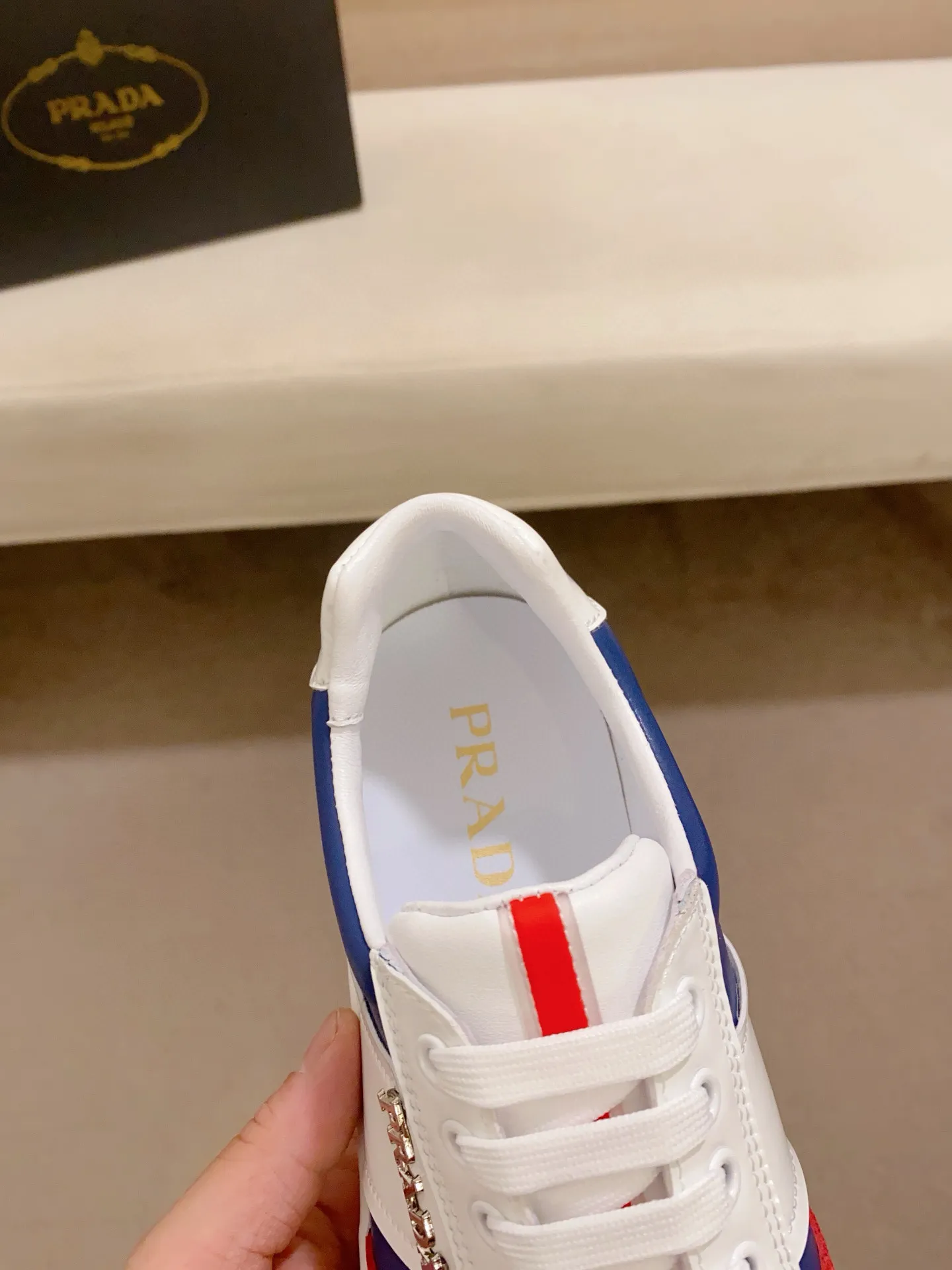 Men's shoes 💰: 440💰 [Prada～Prada] Trendy new models are on the market. Same style as the official website. Counter quality. Original matching. [Strong] [Strong] Selected first-layer cowhide fabric. Comfortable and breathable sheepskin lining, fine workmanship, upper layer made of 100% pure cowhide, original last shape, comfortable on the feet, shoe sizes 38 to 44